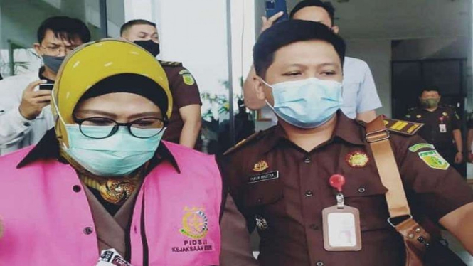 Ketua KONI Kota Tangerang Selatan, Rita Juwita diamankan Kejari Tangsel