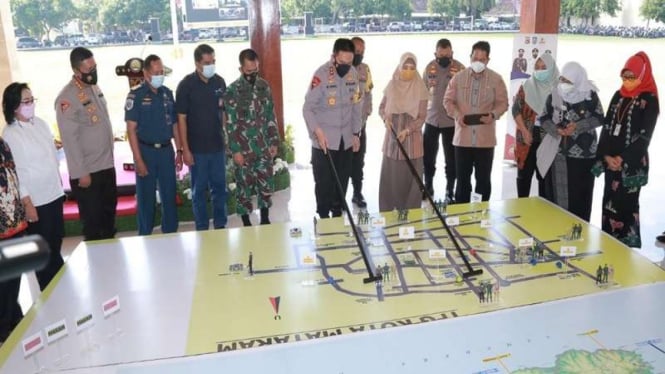 Kapolda NTB Irjen M Iqbal memaparkan tactical floor game penanganan COVID-19