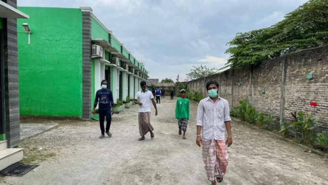 Penampungan ratusan etnis Rohingya di Medan