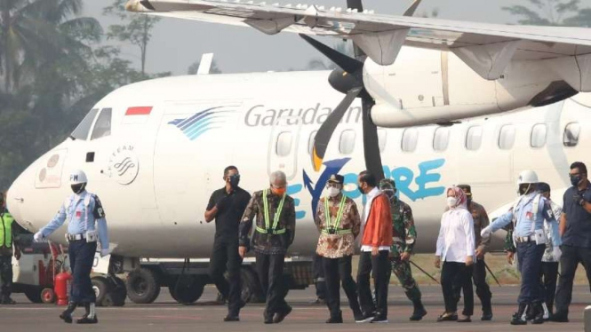 Presiden Joko Widodo, Jumat, 11 Juni 2021, meninjau perkembangan proyek pembangunan Bandara Jenderal Soedirman di Purbalingga, Jawa Tengah, yang baru beroperasi pada awal Juni lalu.