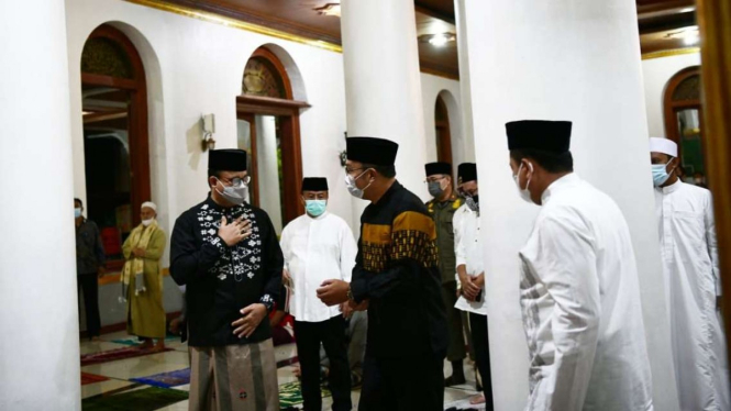 Gubernur Jabar Ridwan Kamil dan Gubernur DKI Jakarta Anies Baswedan.