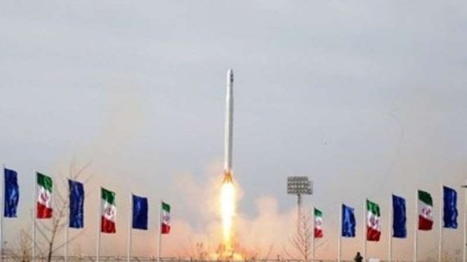 Noor, satelit militer pertama Iran diluncurkan ke orbit oleh Garda Revolusi Iran