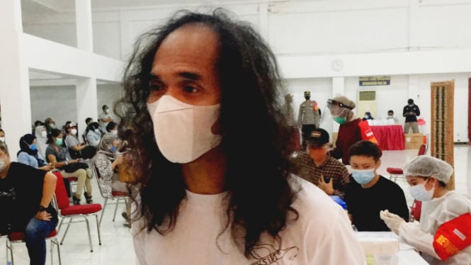 Kaka Slank turut ajak masyarakat untuk divaksin