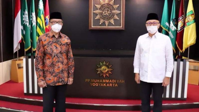 Ketua Umum PP Muhammadiyah KH Haedar Nasir bersama Ketum PAN Zulhas