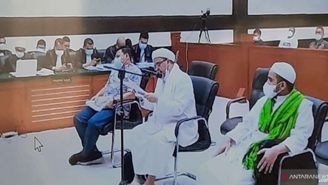 Habib Rizieq menjalani sidang pembacaan duplik perkara tes usap RS UMMI Bogor