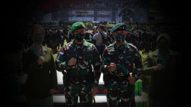 VIVA Militer: Letkol Dedy Dwi Cahyadi dan Mayjen TNI Igantius Yogo.