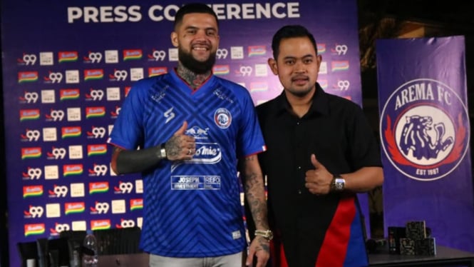 Presiden Arema FC perkenalkan rekrutan pertamanya Diego Michiels