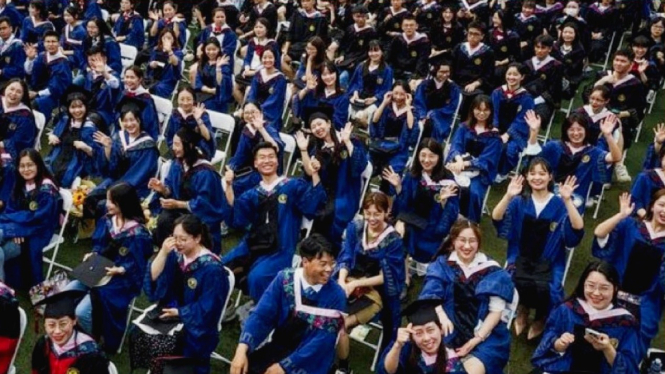 Wisuda akbar di Wuhan dihadiri 11 ribu siswa