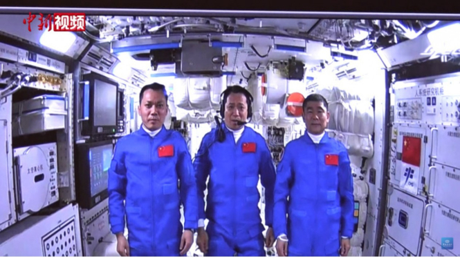 Tiga astronot China sukses tiba di Stasiun Luar Angkasa Tianhe.