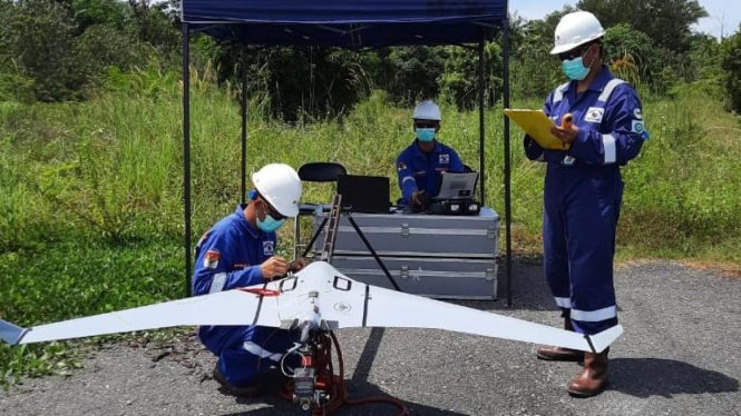 Persiapan pengoperasian drone C4EYE oleh tim Terra Drone Indonesia (Foto/Terra Drone Indonesia)