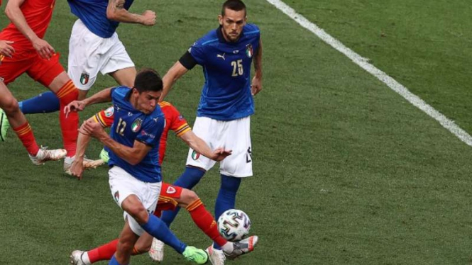 Gelandang Timnas Italia, Matteo Pessina bobol gawang Wales.