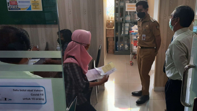 Gibran Rakabuming Memantau Vaksinasi Untuk Milenial di RS PKU Muhammadiyah Solo