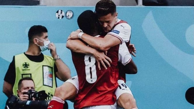 Pemain Austria merayakan gol