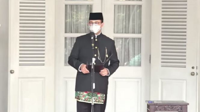 Gubernur DKI Jakarta Anies Baswedan saat upacara HUT DKI Jakarta ke-494  