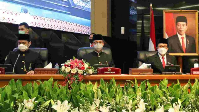 Gubernur Provinsi DKI Jakarta, Anies Rasyid Baswedan (tengah).