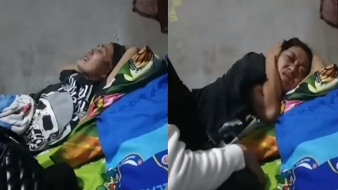 Viral Video Wanita Terkapar di Kasur (Facebook/Abdul Rasyid Halomoan Sipahutar)