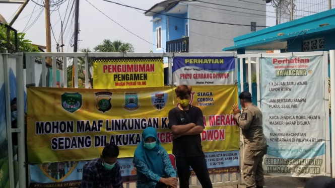 Pemberlakuan mikro lockdown di 23 Kelurahan di Kota Tangerang, Banten.
