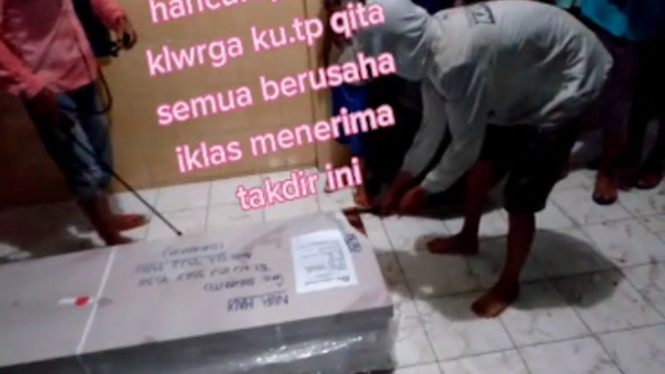 Viral paket berisi jenazah Ini bikin menangis keluarga (TikTok/pujilestarimsi)