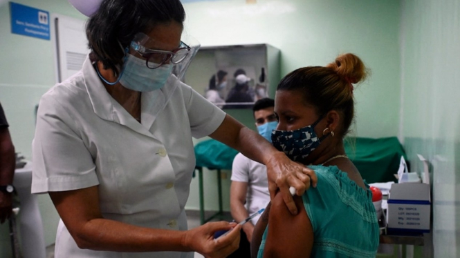 Kuba sudah lama membuat vaksin sendiri sejak tahun 1980-an karena sanksi yang diberikan Amerika Serikat. (AFP:Â Yamil Lage)