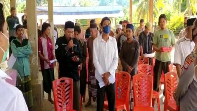 Deklarasi tolak terorisme yang dilakukan warga kampung eks napiter di Poso