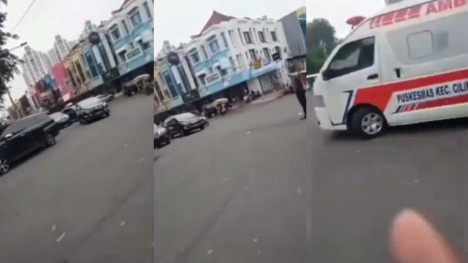 Viral Mobil Ambulans tertahan mobil pejabat (Instagram/infokomando)