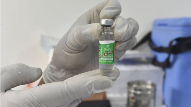 Ribuan warga di India menjadi korban vaksin Covi-19 palsu, yang ternyata berisi larutan garam. BBC Indonesia