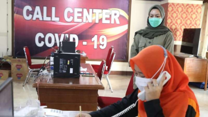 Petugas layanan Call Center COVID-19 Pemerintah Provinsi Jawa Tengah akan melayani selama 24 jam nonstop setiap pertanyaan masyarakat tentang pelayanan kesehatan akibat virus corona.