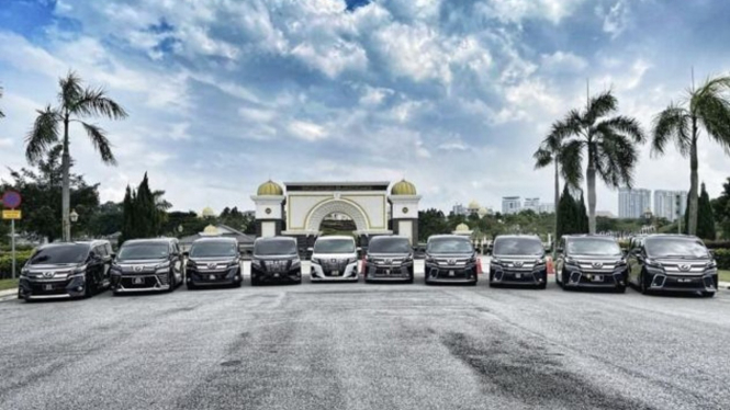 Toyota Alphard yang bakal jadi armada taksi online.
