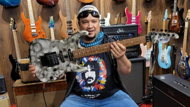 Eks gitaris GIGI, Aria Baron