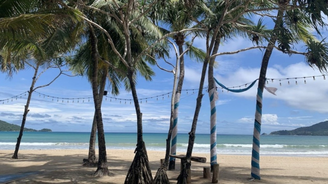 Sebagian besar pendapatan Phuket berasal dari bidang pariwisata dan mulai hilang ketika Thailand memperketat perbatasan dan memberlakukan aturan ketat. (ABC News: Mazoe Ford)