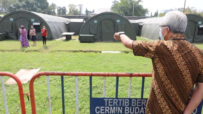 Gubernur Jateng Ganjar Pranowo cek RS Darurat di Benteng Vastenburg Solo.