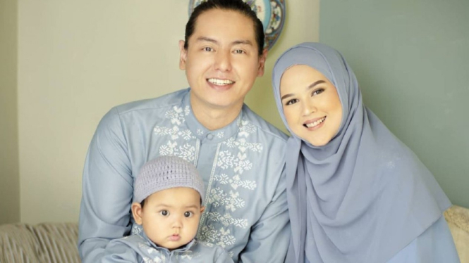 Roger Danuarta, Cut Meyriska dan anak mereka.