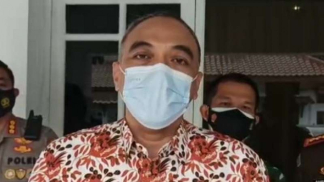upati Tangerang, Ahmed Zaki Iskandar 