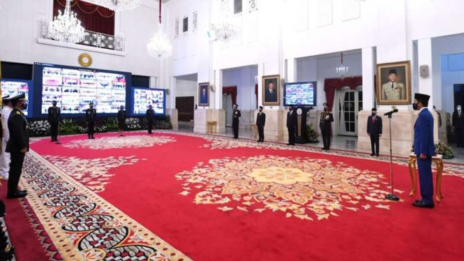 Presiden Jokowi memimpin upacara Hari Bhayangkara secara virtual