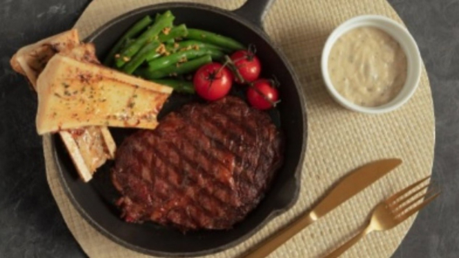 Black Angus Rib Eye Steak with Bone Marrow