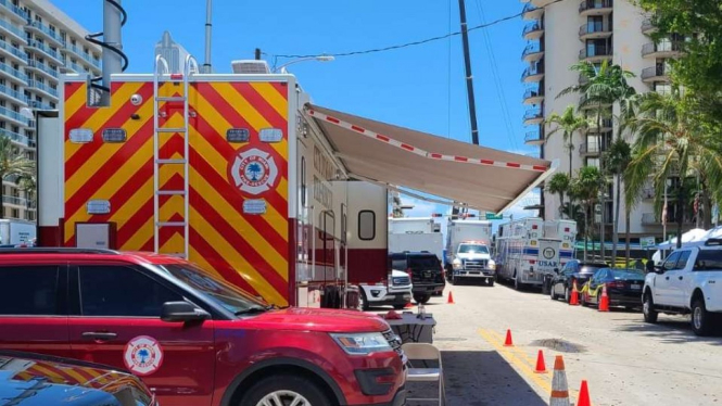 Suasana di Miami Florida usai gedung kondominium ambruk.