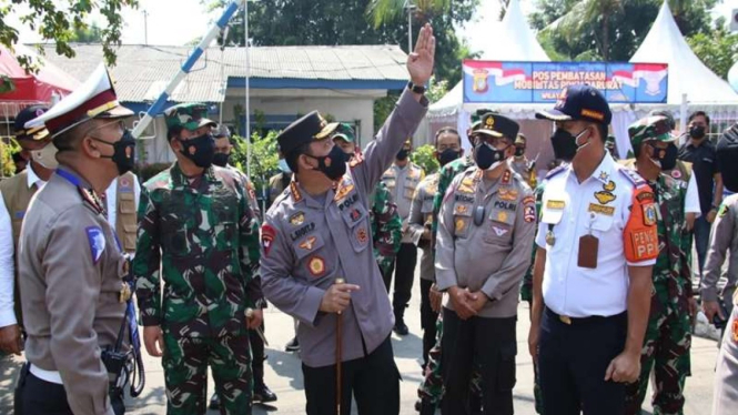 Panglima TNI dan Kapolri memantau PPKM darurat dan vaksinasi massal