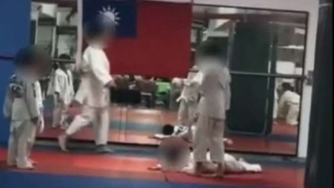 Momen pelatih Judo membanting anak 7 tahun berkali-kali