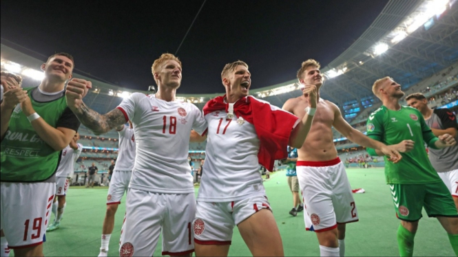 Para pemain Timnas Denmark merayakan kemenangan atas Republik Ceko. 