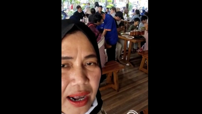 Viral emak-emak sebut Padang tak takut corona.