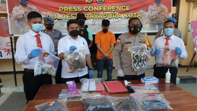 WN Pakistan tersangka pembunuhan pemilik toko emas di Jayapura ditangkap.