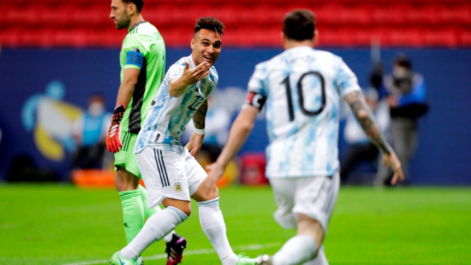 Bomber Argentina, Lautaro Martinez, merayakan gol ke gawang Kolombia