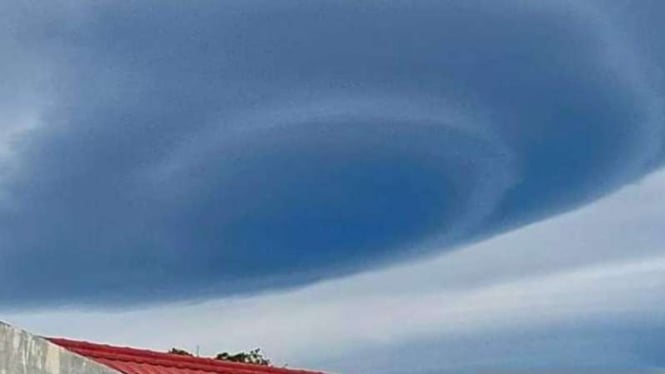 Awan mirip UFO di Aceh.