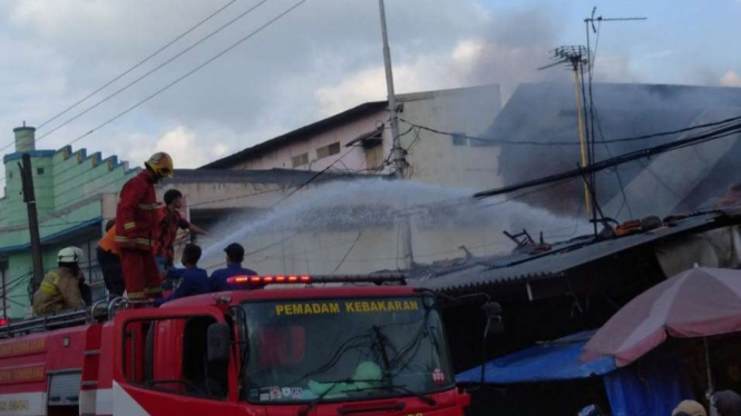 Ruko Elektronik di Tangerang Terbakar