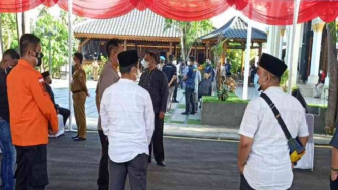 Suasana di kediaman almarhum Bupati Bekasi Eka Supria Atmaja di Cikarang