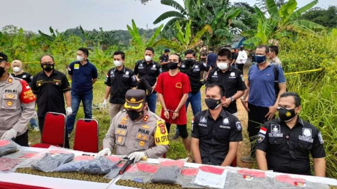 Kapolres Tangerang Selatan AKBP Iman Imanuddin dalam konpers pembakaran jasad