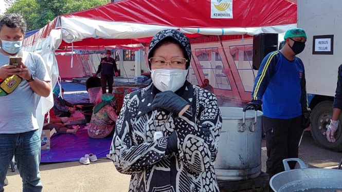 Mensos Tri Rismaharini sidak dapur umum Kemensos di Kota Bandung