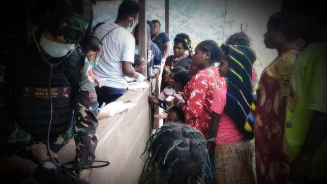 VIVA Militer: Prajurit Pasukan Setan TNI AD layani kesehatan untuk warga Papua