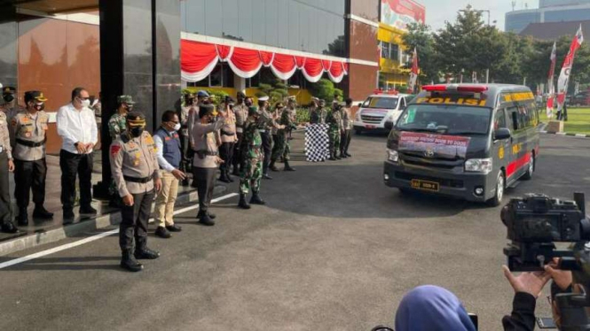 Forkopimda Jatim meluncurkan ambulans vaksinasi COVID-19.