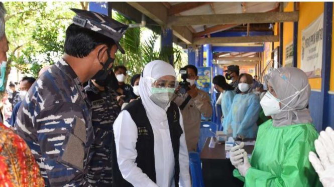 TNI AL Gempur Ribuan Masyarakat Pesisir Lamongan Dengan Vaksin Sinovac